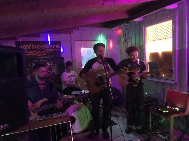 The BerryPickers lirade på kåken den 7 juni så altanen höll på att rasa! Vicket ös de´va! Tack till alla som var där!